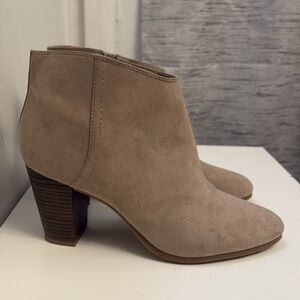 Old Navy Tan Ankle Booties with Block Heel Size 10